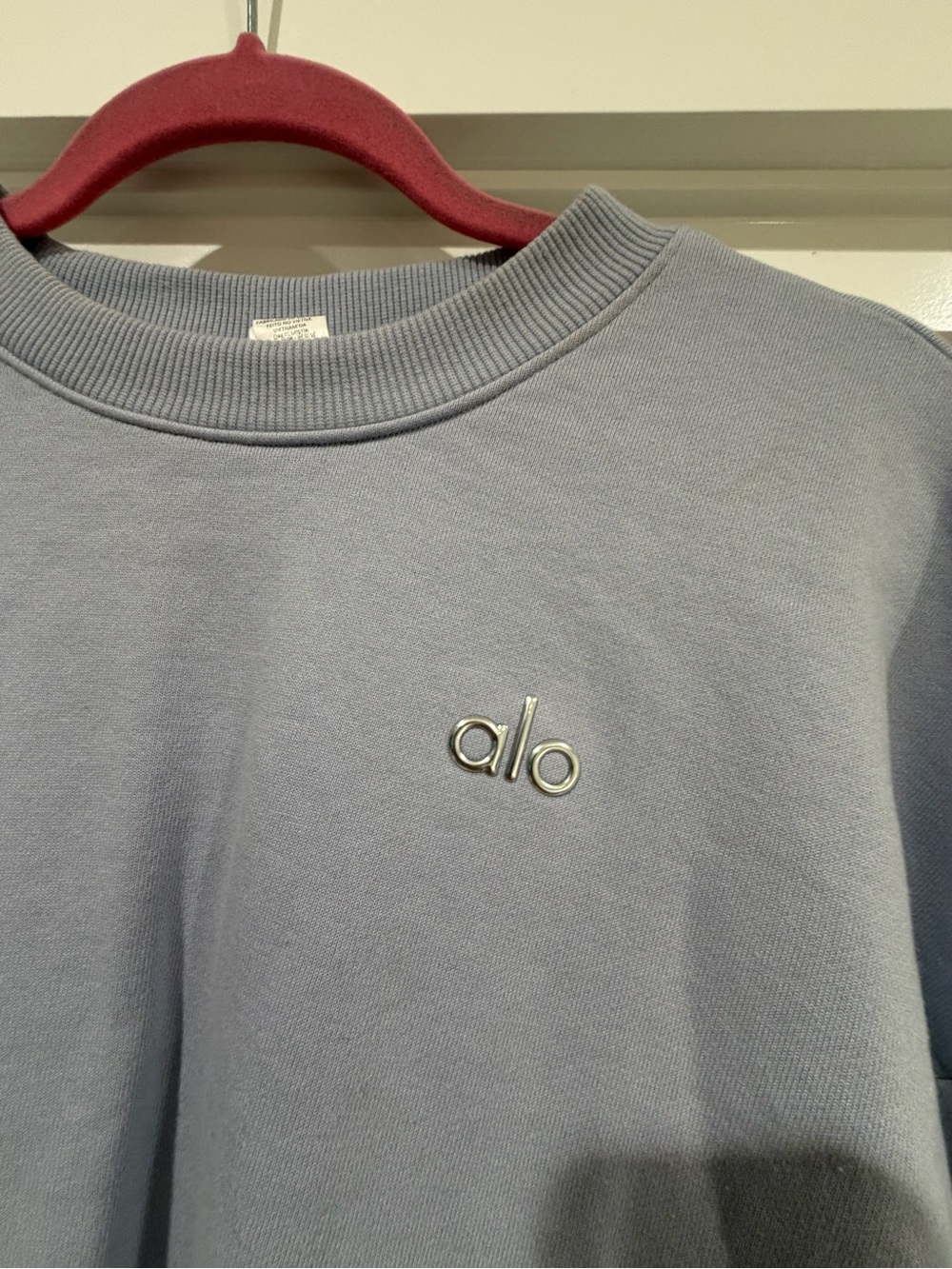 Alo women’s Crewneck cropped Sweatshirt in lavender
